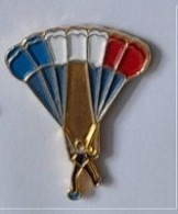 Pin's  Sport  Parachutisme, Parachute  Tricolore - Parachutisme
