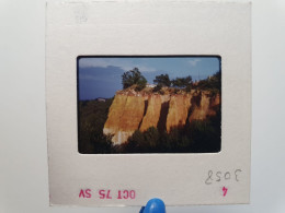 Photo Diapo Diapositive Slide 84 ROUSSILLON En 1975 VOIR ZOOM - Diapositives