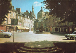 Guingamp * La Place Du Centre Et La Fontaine La Plomée * Basilique Notre Dame De Bon Secours - Guingamp