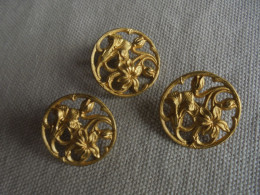 Ancien - 3 Boutons En Laiton Ajouré Fleurs De Lys Art Nouveau - Buttons