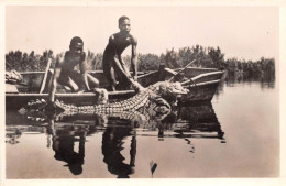 GUINEE FRANCAISE Capture D Un Caiman Necessitant La Plongee Du Chasseur F VIALLA 3(scan Recto-verso) MA239 - French Guinea