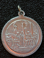 Pendentif Médaille Religieuse Début XXe "Communion" Religious Medal - Religion &  Esoterik
