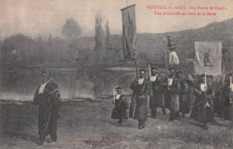 VETHEUIL (Val-d'Oise) - Les Frères De La Charité, Une Procession Au Bord De La Seine, Pompes Funèbres A. Visse (2 Scans) - Vetheuil