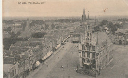 Gouda Vogelvlucht Levendig Markt Stadhuis En Kleiwegkerk # 1923    4975 - Gouda