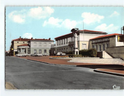 CERIZAY : L'Hôtel De Ville Et La Poste - Très Bon état - Cerizay