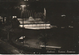 CARBONIA DETTAGLI FONTANA LUMINOSA NOTTURNO ANNO 1963 VIAGGIATA - Carbonia