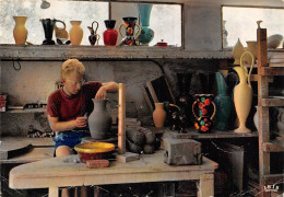 VALLAURIS Centre Mondial De La Poterie Artisan Au Tournage 26(scan Recto-verso) MA307 - Vallauris