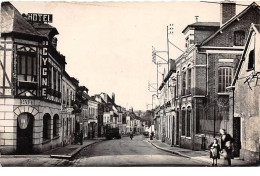27 . N° 101534 . Cpsm .9x14 Cm  .conches En Ouche .rue Du Val .hotel Cafe . - Conches-en-Ouche