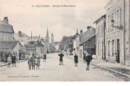 24 . N° 102929 .thiviers .route D Exceideuil .enfants . - Thiviers