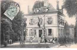 60  .n°  107528 . Liancourt .l Hotel De Ville .vue Generale . - Liancourt