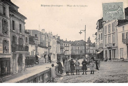 24 . N°105892 . Riberac .place De La Liberte .enfants . - Riberac