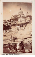 Asie - N°64787 - Inde - Bâtiment Près De L'eau, Hommes Dans Une  Barque - Carte Photo - Indien