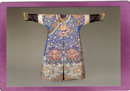 Robe Du Costume Faste Tapisserie De Soie Ou Kesi Fin XIX Siècle Collection Baur Musée Des Arts D'Extrême-Orient Genève - Kunstvoorwerpen