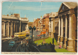 Dublin  ,Trinity College And Bank Of Ireland  College  Green Rue Tres Animée Autocars  Et Voitures - Altri & Non Classificati