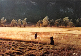 SIlhouettes Noires Surgies Du Temps 8(scan Recto-verso) MA429 - Artisanat