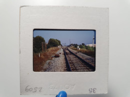 Photo Diapo Diapositive Slide TRAIN Signalisation Signaux CARRE VIOLET 2 De Type Bas En 1973 VOIR ZOOM - Diapositives