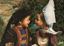 CPM - P - BRETAGNE - FOLKLORE - JEUNE COUPLE EN COSTUME DE FOUESNANT - Bretagne