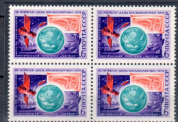 Russia USSR, 1974.  Sc#4175, MNH. Mi#4216. Cosmonauts'  Day.  Block Of 4. MNH - Nuevos