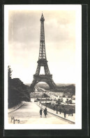 AK Paris, La Tour Eiffel, Eiffelturm Totalansicht  - Sonstige & Ohne Zuordnung