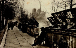 75-PARIS...LES BOUQUINISTES DU QUAI DE LA TOURNELLE  ..CPSM PETIT FORMAT ANIMEE - La Seine Et Ses Bords