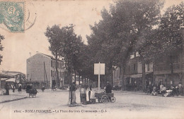 R6-93) ROMAINVILLE - LA PLACE DES TROIS COMMUNES - ANIMEE - HABITANTS - EN  1906 - Romainville