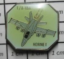 713c Pin's Pins : BEAU ET RARE / AVIATION / AVION US NAVY F-18 HORNET VUE DE DESSUS - Luftfahrt