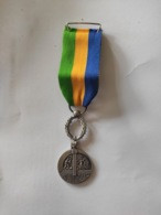 Médaille Du Travail - Gabon - République Gabonaise - 1971 - Union Travail Justice - Professionali / Di Società