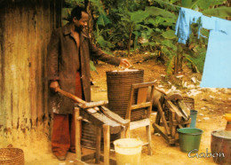 Gabon- Préparation Du "MALAMBA" Dans Le Woleu-Ntem, Boison Locale Alcoolisée * 2scans - Autres & Non Classés