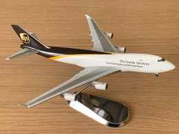 Modèle Réduit Boeing B747 UPS En Acier - échelle 1/400 - Avec Support - Airplanes & Helicopters