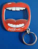 Coca Cola Flaschenöffner Metall Mit Öse Zur Fussball Euro 2012 Polen Und Ukraine - Bottle Openers & Corkscrews