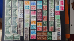 BF15 Ensemble De Timbres Oblitérés De Divers Pays Dont Bonnes Petites Valeurs Par Multiple  A Saisir !!!. - Collections (with Albums)