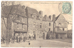 CPA 29 - CARHAIX-PLOUGUER (Finistère) - 603. Vieilles Maisons De La Place De La Mairie - Animée - Carhaix-Plouguer