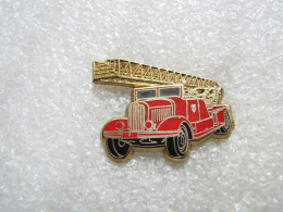 TOP  PIN'S      CAMION  POMPIERS   LAFFLY  1937  BALLARD - Bomberos