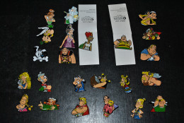 Gros Lot De 23 Pin's Astérix Uderzo Goscinny Ed. Atlas Panoramix Idéfix Cleopatre Falbala Agécanonix Abraracourcix Pins - Pins