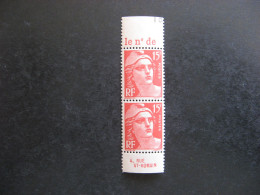 TB Paire Verticale De Carnet Du N° 813b, Neuve XX. Avec PUB Sup. " La Poste " + PUB Inférieure " La Poste". - Unused Stamps
