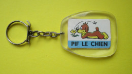 Porte Clé Vintage PIF LE CHIEN (allongé Avec Fleur) - Key-rings