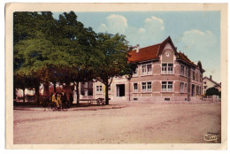 CPA 25 - VALENTIGNEY (Doubs) - La Place Emile Peugeot Et L'Hôtel De Ville - Valentigney