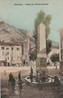 SISTERON PLACE DE L'HOTEL DE VILLE CPA COLORISEE TOILEE TBE - Sisteron