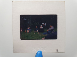 Photo Diapo Diapositive Slide à Situer Famille Avec Soeurs En 1963 VOIR ZOOM - Dias