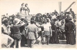 13 - N°72830 - SAINTES MARIES DE LA MER - Une Procession - Carte Photo George - Arles - Saintes Maries De La Mer