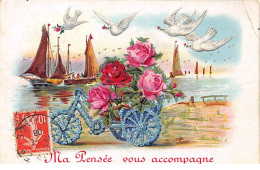 Fantaisies - N°75078 - Ma Pensée Vous Accompagne - Tricycle Décoré De Fleurs - Carte Gaufrée Pliée Vendue En L'état - Autres & Non Classés