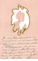 Illustrateur - N°76510 -  Kirchner ??? - Portrait D'une Jeune Femme Dans Un Médaillon - Carte Gaufrée - Kirchner, Raphael