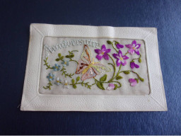 Fantaisie - N°77760 - Anniversaire - Violettes, Myosotis Et Papillon - Carte Brodée - Brodées