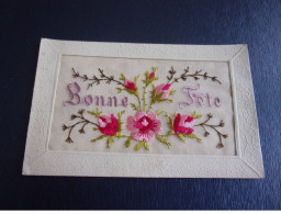 Fantaisie - N°77749 - Bonne Fête - Roses - Carte Brodée - Brodées