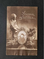 Photographie - Portrait D'un Jeune Garçon Dans Un Médaillon  - Souvenir Affectueux - 1928  - Carte Postale Ancienne - Photographs
