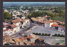 79  CHAMPDENIERS  La Place  Vue Aérienne Vers 1970  2 Scans - Champdeniers Saint Denis