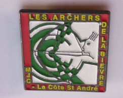 N280 Pin's Tir à L'arc Les Archers De La Bièvre MJC La Côte St Saint André Isère Achat Immédiat - Bogenschiessen