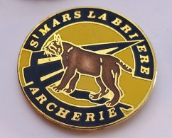 N314 Pin's Tir à L'arc St Saint Mars La Brière Archerie Sarthe Qualité EGF Lion Panthère  Achat Immédiat - Tir à L'Arc