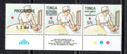 Noël. 125ème Anniv Croix-Rouge Et Croissant Rouge Et 25ème Anniv Croix-Rouge Nationale : Infirmière Bordant Un Malade - Tonga (1970-...)