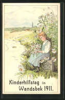 Künstler-AK Hamburg-Wandsbek, Kinderhilfstag 1911, Mädchen Mit Margeriten Sitzt Auf Einem Meilenstein  - Altri & Non Classificati